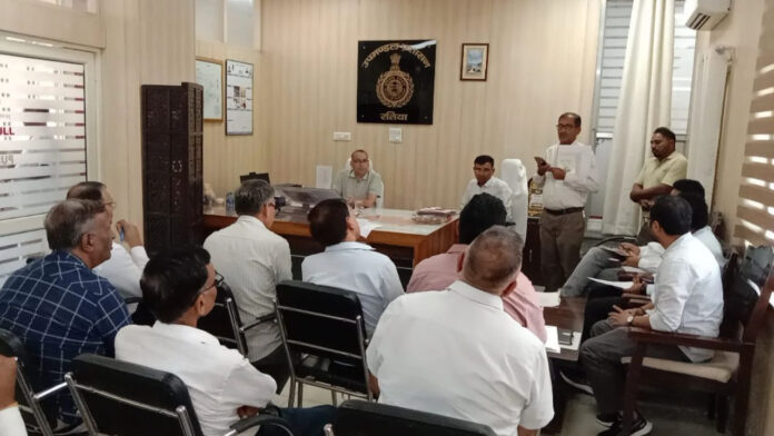 उपायुक्त ने रतिया विधानसभा क्षेत्र के एईआरओ के साथ बैठक कर विशेष गहन पुनरीक्षण कार्यों की समीक्षा की