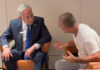 कॉकपिट से हमलावर पायलट को काबू करने वाले यात्री को नेतन्याहू ने एयरपोर्ट पर लगाया गले, बताया ग्लोबल मेडल का हकदार