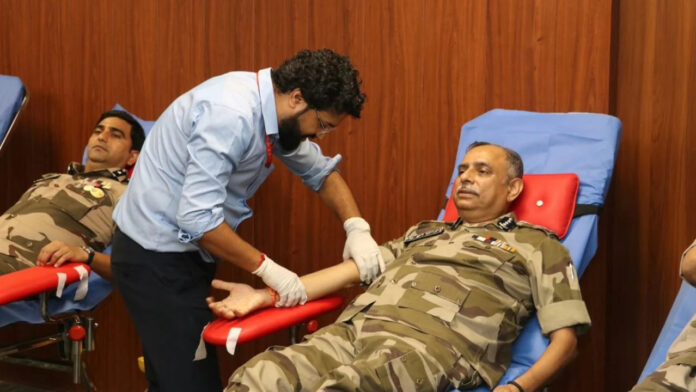 खाकी का फर्ज, इंसानियत का कर्ज! रक्तदान कर सीआईएसएफ ने पेश की मानवता की मिसाल