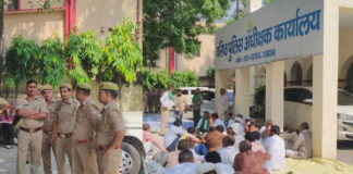 रोहन राठी हत्याकांड में किसानों का हल्लाबोल, पांच घंटे तक एसएसपी कार्यालय पर धरना