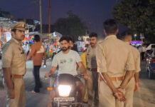 हापुड़: सपनावत के प्रसिद्ध गुफा वाले देवी मंदिर में पुलिस का पहरा