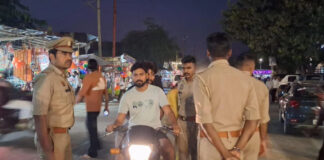 हापुड़: सपनावत के प्रसिद्ध गुफा वाले देवी मंदिर में पुलिस का पहरा