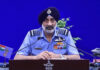 फ्लाईदुबई फ्लाइट में हमले का शिकार हुए पायलट की IAF चीफ ने की तारीफ, बोले- दिखाई असाधारण बहादुरी