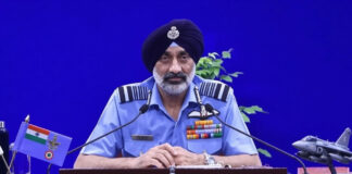 फ्लाईदुबई फ्लाइट में हमले का शिकार हुए पायलट की IAF चीफ ने की तारीफ, बोले- दिखाई असाधारण बहादुरी