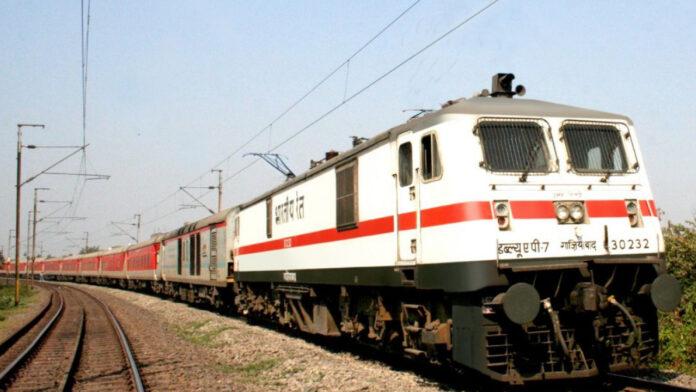 6,200 से अधिक फेरे लगाकर यात्रियों को मंजिल तक पहुंचाएंगी विशेष ट्रेनें, 42 नई नियमित ट्रेनों से भी मिलेगी राहत