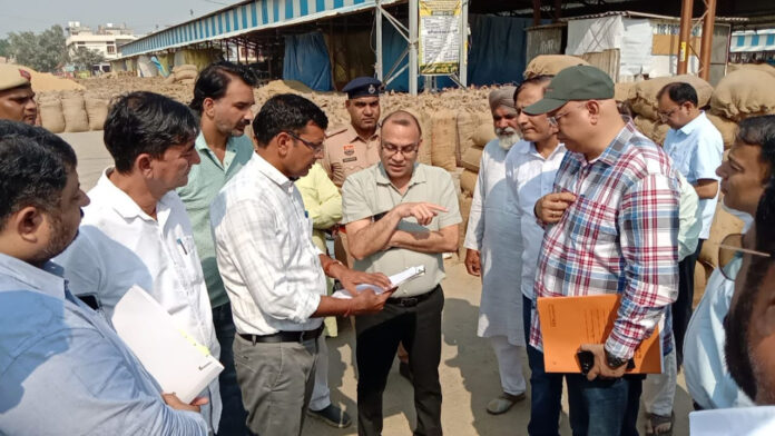 अधिकारियों को धान उठान में तेजी लाने के दिए निर्देश, गेट पास सहित मंडी की सभी व्यवस्थाओं का लिया जायजा