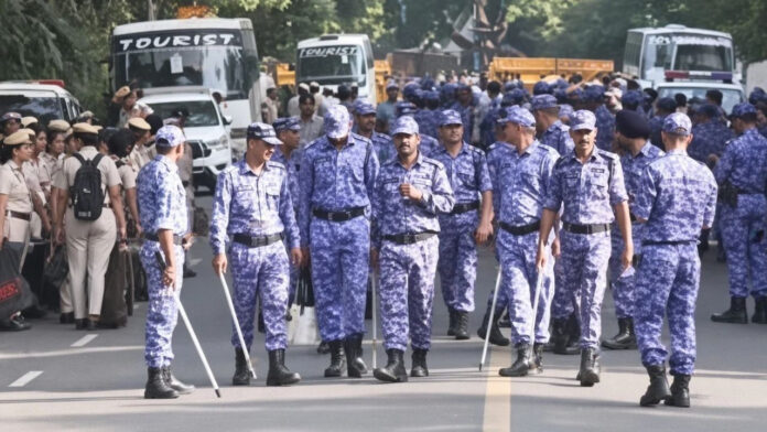 दिल्ली के जंतर-मंतर पर फिर शक्ति प्रदर्शन, बसों में भरकर पहुंचे जवान, CEC के खिलाफ आज हुंकार