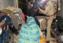 करवाचौथ पर प्रेम प्रसंग को लेकर बवाल, पति ने पत्नी को प्रेमी के साथ पकड़ा