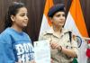 स्नैचरों से भिड़ गई दिल्ली की बेटी! स्कूटी पर पीछा कर दो बदमाशों को पहुंचाया सलाखों के पीछे