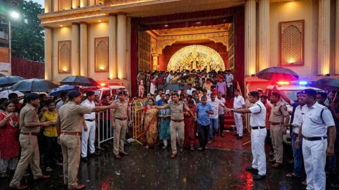 कोलकाता के चेतला अग्रणी पंडाल में टला बड़ा हादसा, चोरबागान त्रासदी के बाद कई पंडाल बंद, बदले सुरक्षा नियम