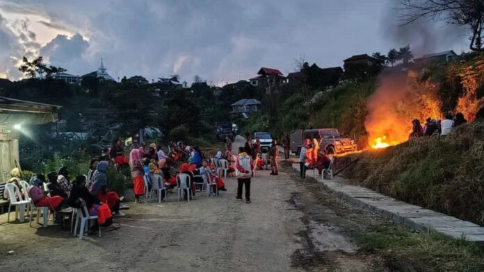 मणिपुर में फिर भड़की हिंसा, कुकी समुदाय के घरों में आगजनी, फायरिंग से मचा हड़कंप