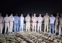 छिनैती के फरार आरोपियों से पुलिस की मुठभेड़, पैर में लगी गोली, सोने की चेन और बाइक बरामद