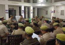 मुजफ्फरनगर: खालापार थाने में देर रात पुलिस अधिकारियों की बैठक, अपराधियों पर शिकंजा कसने और गश्त बढ़ाने के निर्देश