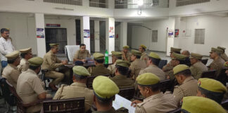 मुजफ्फरनगर: खालापार थाने में देर रात पुलिस अधिकारियों की बैठक, अपराधियों पर शिकंजा कसने और गश्त बढ़ाने के निर्देश