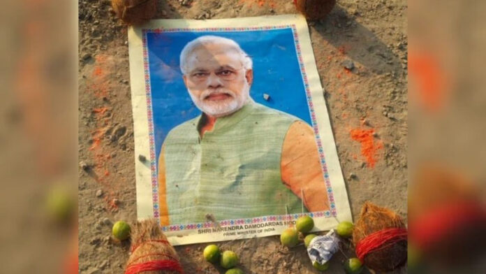 श्मशान घाट पर पीएम मोदी की तस्वीर के साथ मिला टोटका का सामान, चार संदिग्ध हिरासत में