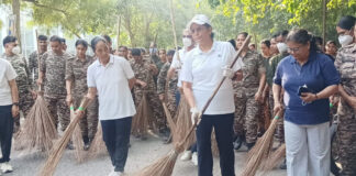 गांधी जयंती पर खाकी ने उठाई झाड़ू, हरियाली के लिए रोपे पौधे, दिया संदेश- 'स्वच्छता से सेवा, हरियाली से सुरक्षा'