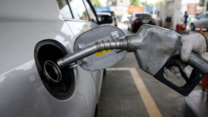Petrol-Diesel Price Today: सरकार ने बदले एक्सपोर्ट टैक्स के नियम, जानें दिल्ली, मुंबई समेत अपने शहर का ताजा रेट