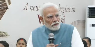 काशी पहुंचे पीएम मोदी, गारमेंट फैक्ट्री की दी सौगात 300 महिलाओं से किया संवाद और रोजगार पर की चर्चा