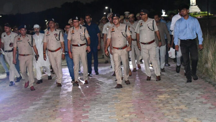 अशिता पार्क से लेकर पिंक बूथ तक पुलिस कमिश्नर का सुरक्षा निरीक्षण, अफसरों ने पैदल गश्त कर परखी जमीनी हकीकत