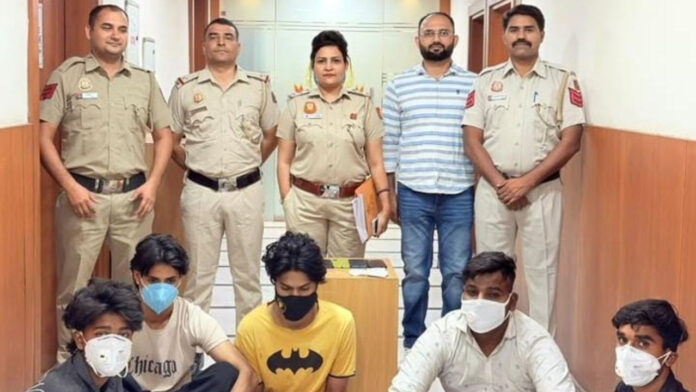पेटीएम अधिकारी बनकर दुकानदारों को लगाते थे चूना, शाहदरा साइबर पुलिस ने पांच जालसाजों को दबोचा
