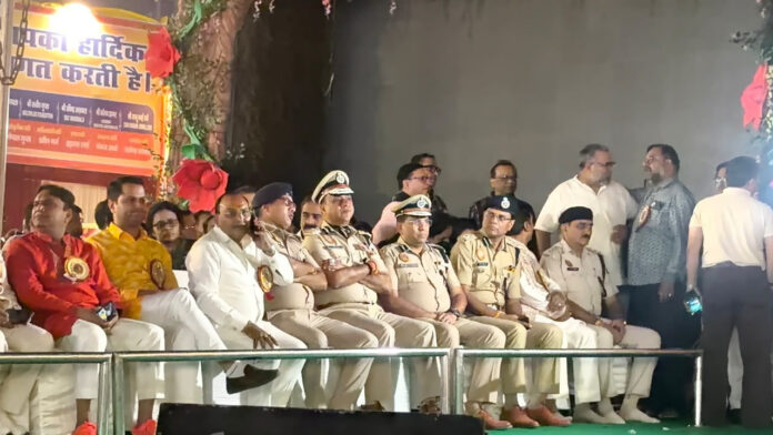 रामलीला के मंच से रावण दहन तक, दिल्ली पुलिस का सुरक्षा चक्र तैयार