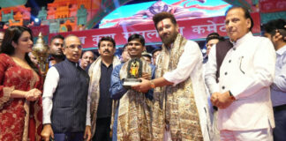 भक्ति का रॉकस्टार अंदाज! लालकिले पर सुनील लोधी के हनुमान भजनों ने मचाया धमाल