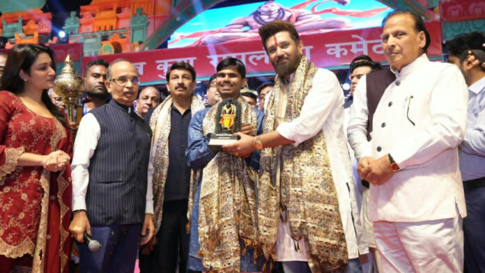 भक्ति का रॉकस्टार अंदाज! लालकिले पर सुनील लोधी के हनुमान भजनों ने मचाया धमाल
