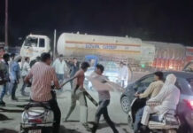 मुजफ्फरनगर का बिलासपुर कट बना दंगल का मैदान: बाइक में मामूली साइड लगने पर दो गुटों में मारपीट, VIDEO वायरल