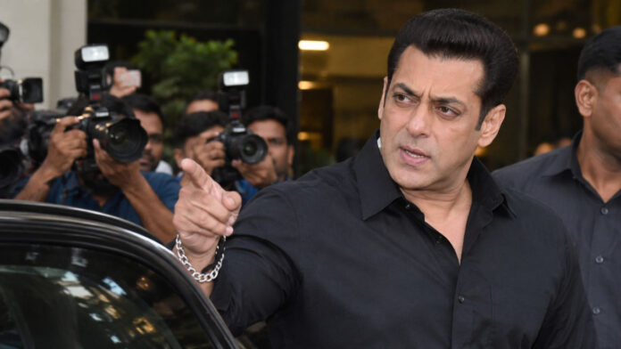 'इतनी इज्जत तो दे ही सकते हो', सलमान खान ने एक बार फिर क्यों लगाई पपाराजी को फटकार?