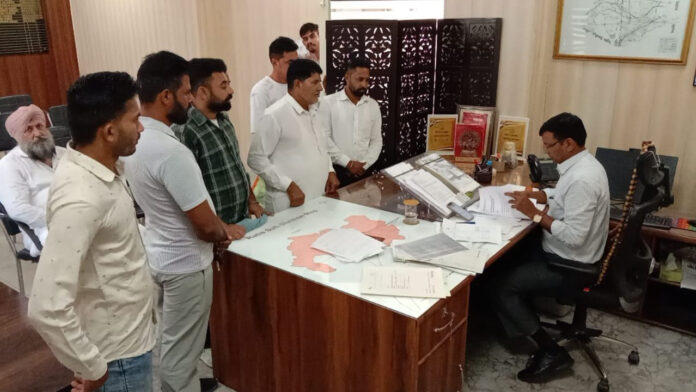 समाधान शिविर में एसडीएम ने सुनी नागरिकों की समस्याएं, अधिकारियों को समयबद्ध समाधान के दिए निर्देश