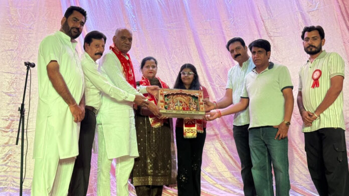 रामलीला मंचन में सीता स्वयंवर का सीन दर्शाया गया, परशुराम और लक्ष्मण के संवाद को दर्शकों ने भरपूर सराहा