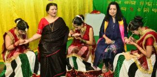 मां के हाथों पर छात्राओं ने सजाई मेहंदी: गिरधारी लाल जैन स्कूल में ‘मेहंदी के रंग, मां के संग’ उत्सव