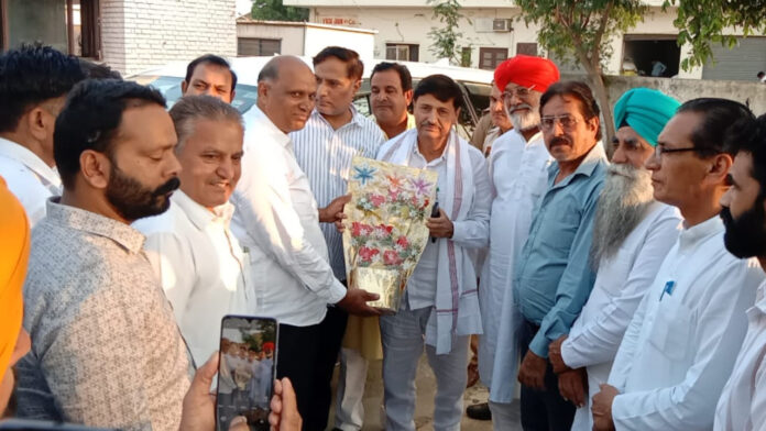 हरियाणा व्यापारी कल्याण बोर्ड के चेयरमैन राजेश ठकराल ने मार्केट कमेटी कार्यालय में सुनी व्यापारियों की समस्याएं