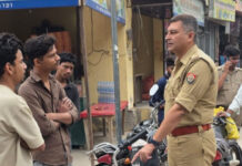 वृंदावन में यातायात नियम तोड़ने वालों पर पुलिस का शिकंजा, 40 वाहनों के चालान
