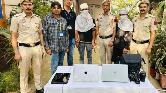 आनंद विहार रेलवे स्टेशन पुलिस की बड़ी कामयाबी, दो आरोपी गिरफ्तार, दो लैपटॉप, एक एप्पल आईपैड और कैनन कैमरा बरामद