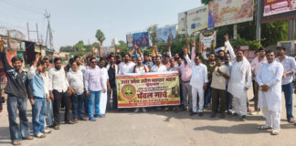 बिजली कटौती के विरोध में सड़क पर उतरे व्यापारी, विद्युत विभाग के खिलाफ किया प्रदर्शन